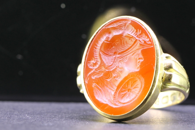 FABULOUS CARVED CARNELIAN INTAGLIO 18 CARAT GOLD RING