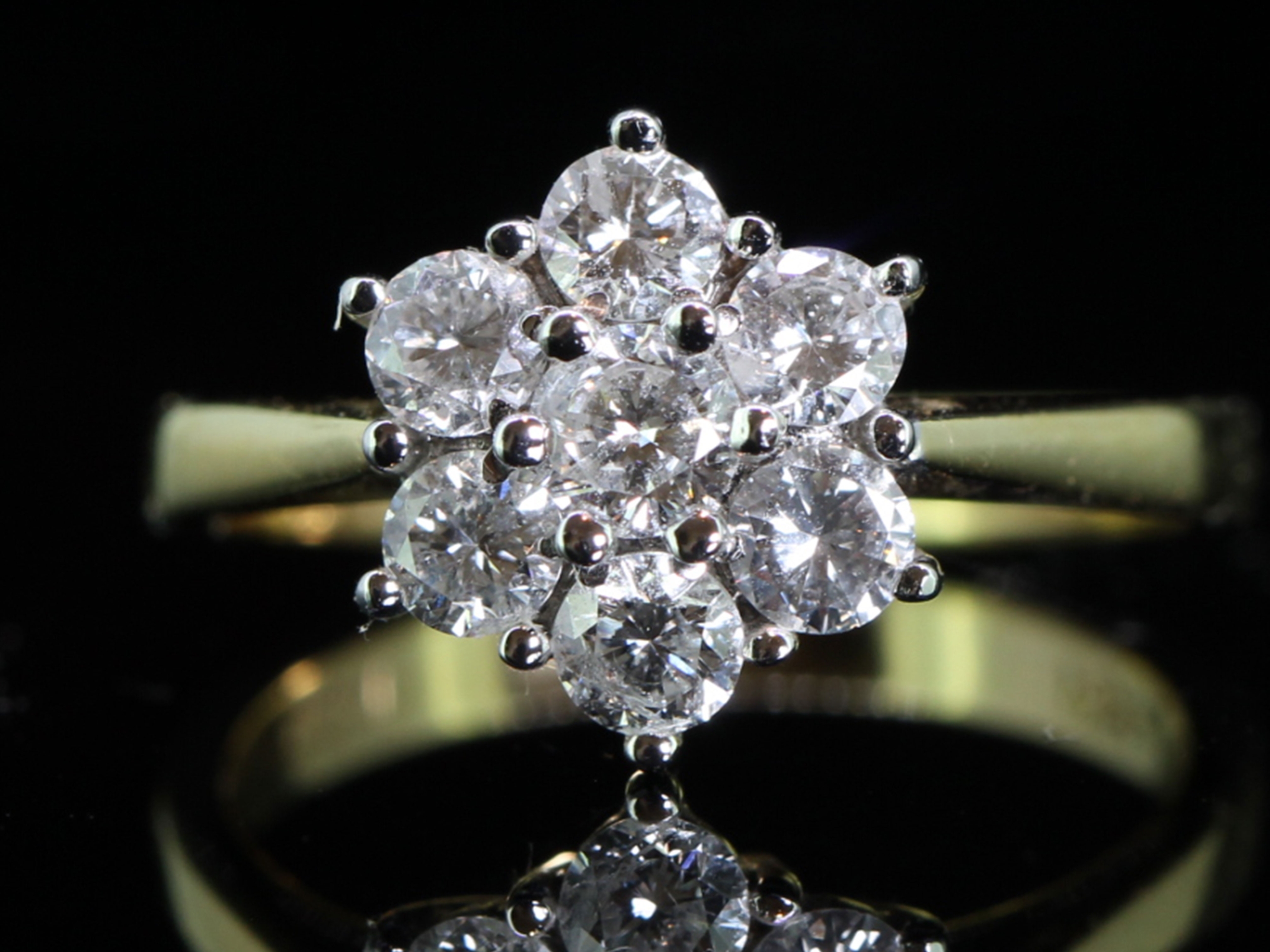 Beautiful Diamond 18 Carat Gold Daisy Ring