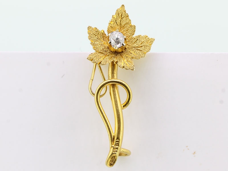 LOVELY DIAMOND FLOWER 15 CARAT GOLD BROOCH