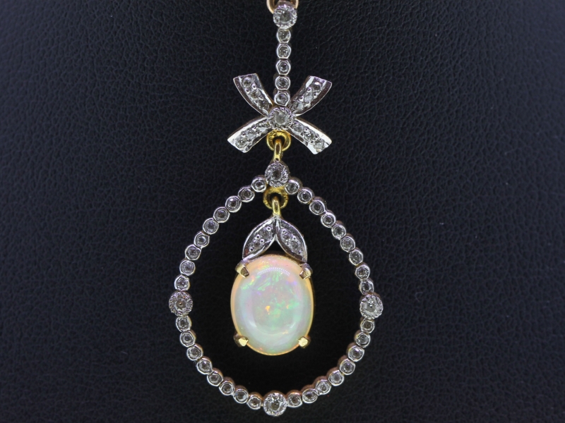 MAGNIFICENT EDWARDIAN DIAMOND AND OPAL 15 CARAT GOLD PENDANT AND CHAIN