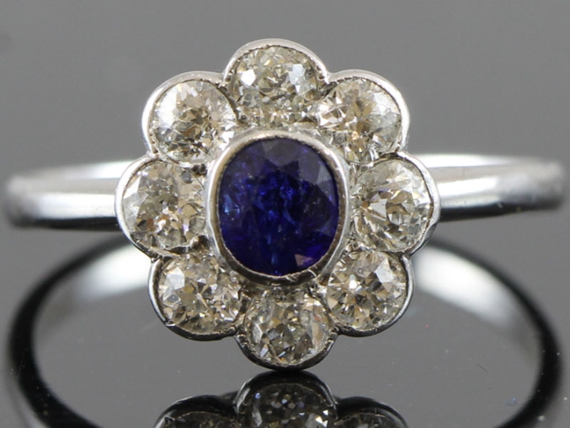 BEAUTIFUL EDWARDIAN SAPPHIRE AND DIAMOND DAISY PLATINUM RING