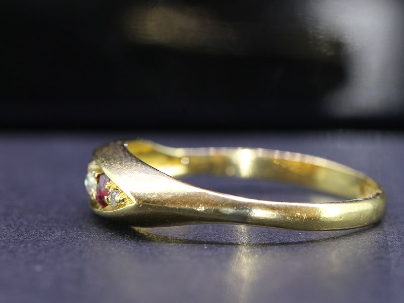  DELIGHTFUL EDWARDIAN RUBY AND DIAMOND 18 CARAT GOLD RING