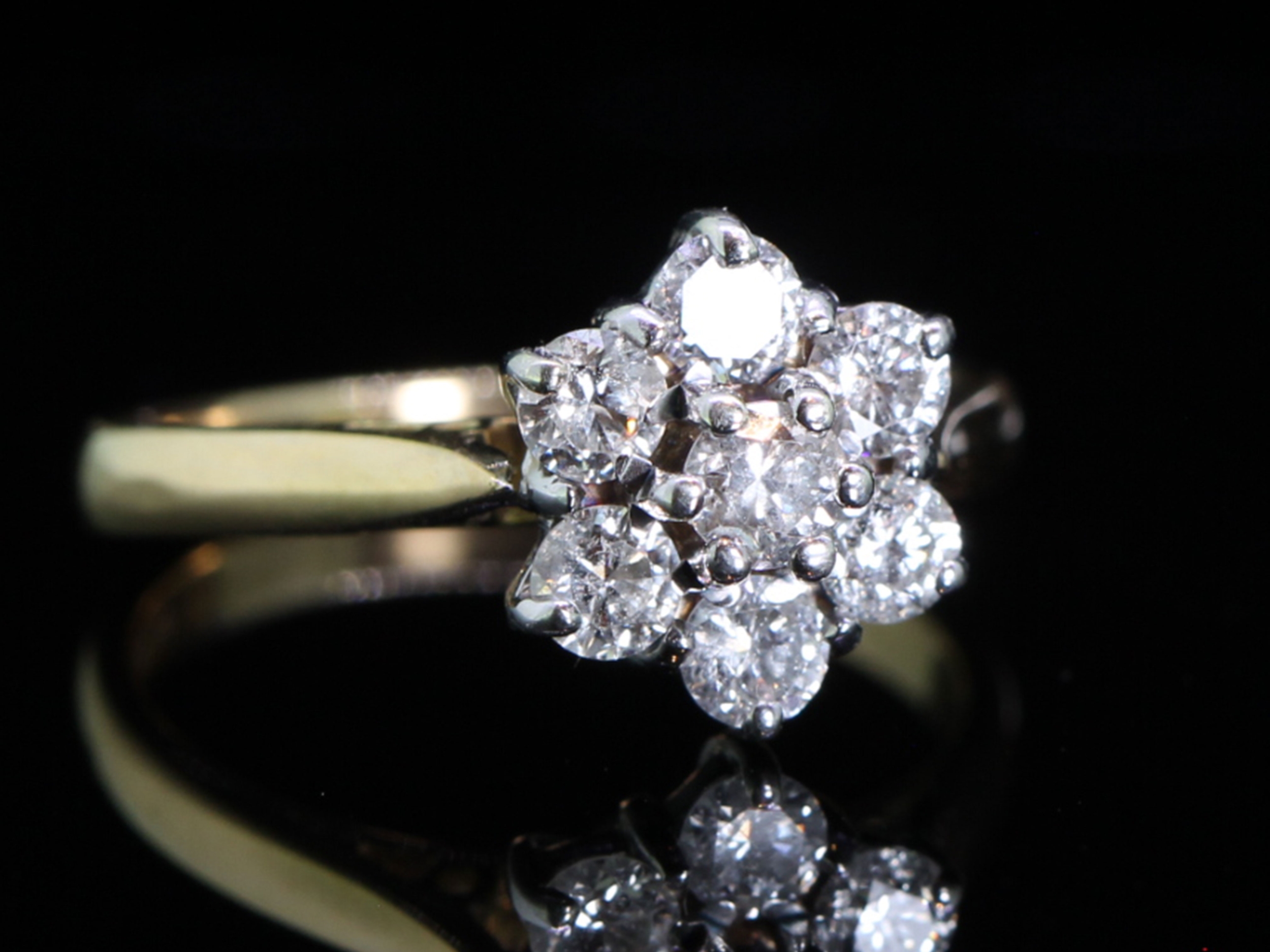 Wonderful  Diamond Daisy Cluster 18ct Gold Ring