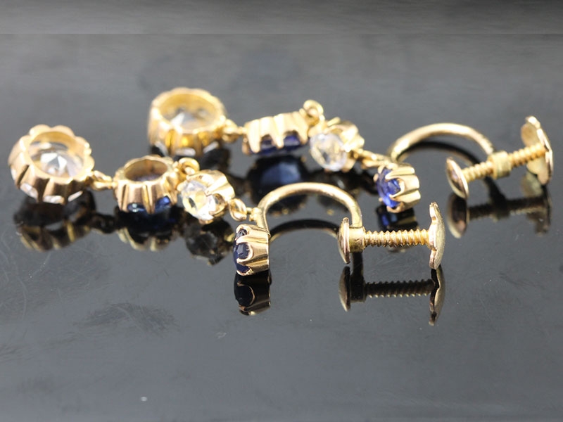 STUNNING WHITE AND BLUE SAPPHIRE 15 CARAT GOLD EARRINGS