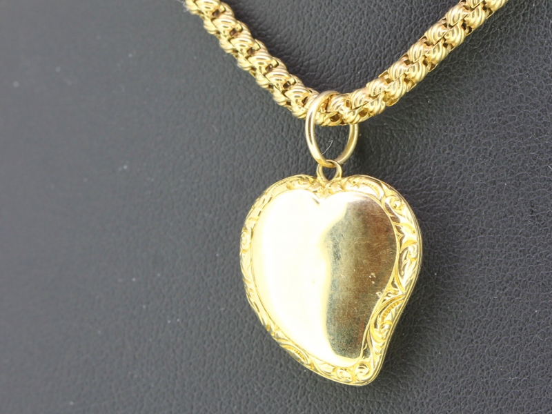  BEAUTIFUL FRENCH LOCKET AND 15 CARAT GOLD CHAIN
