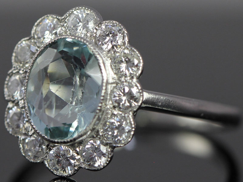 IMPRESSIVE AQUAMARINE AND DIAMOND PLATINUM CLUSTER RING