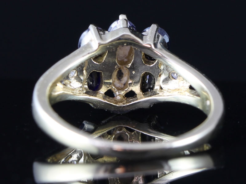 WONDERFUL DOUBLE ROW SAPPHIRE AND DIAMOND 9 CARAT GOLD RING