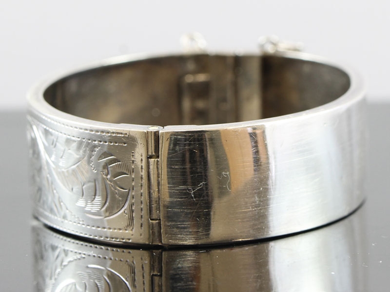 PRETTY VICTORIAN SILVER FLORAL SILVER BANGLE