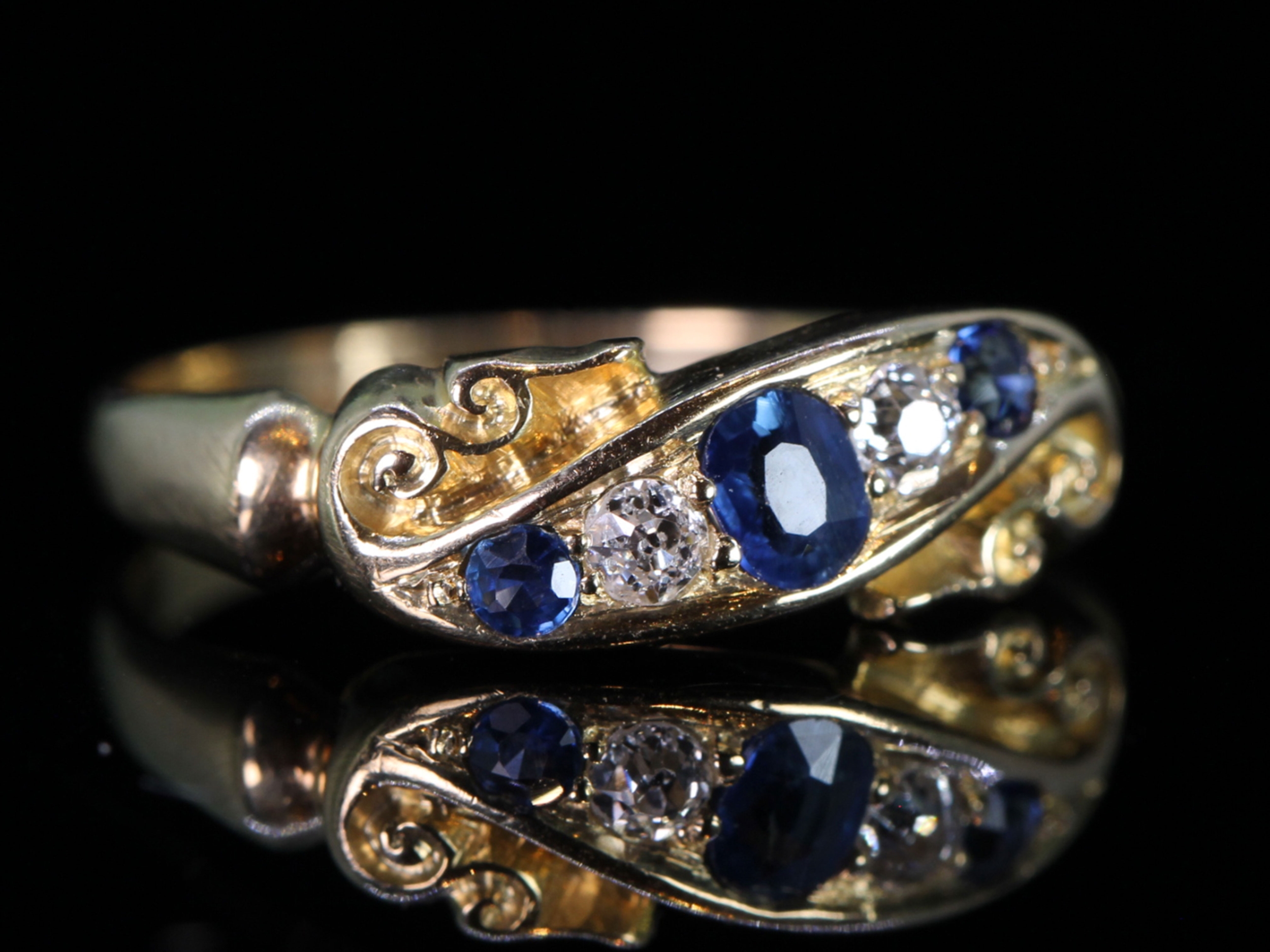 Edwardian Sapphire and Diamond 18ct Gold Gypsy Ring