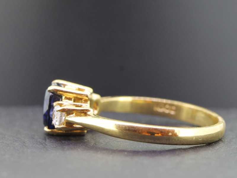 STUNNING SAPPHIRE AND DIAMOND TRILOGY 18 CARAT GOLD RING