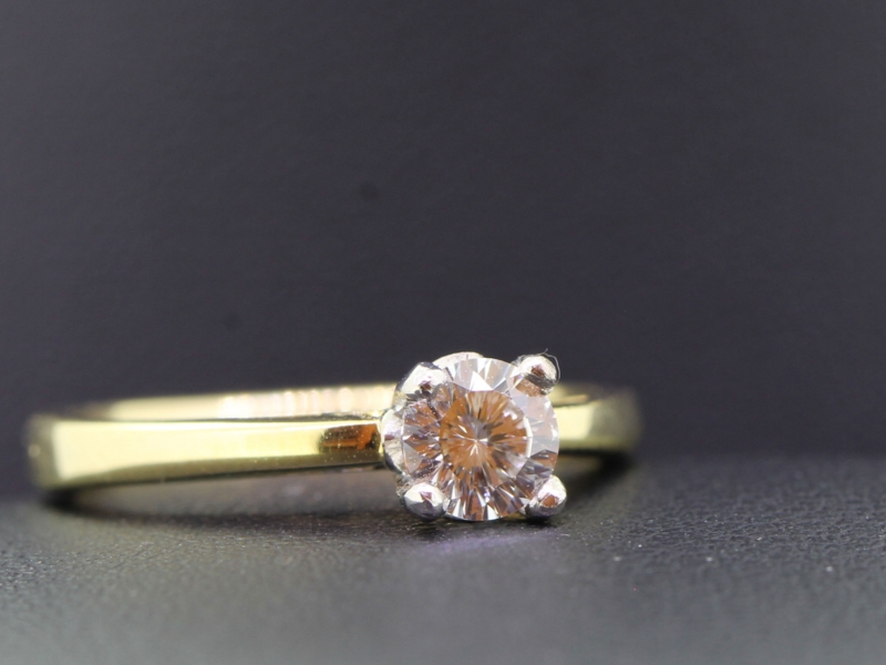  BEAUTIFUL CENTILLION DIAMOND SOLITAIRE 18 CARAT GOLD ENGAGEMENT RING