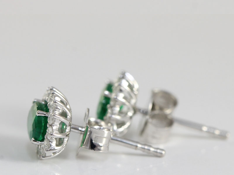 STUNNING EMERALD AND DIAMOND 18 CARAT GOLD STUDS