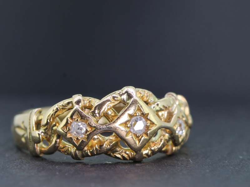 STUNNING CHESTERFIELD DIAMOND LOVE KNOT 18 CARAT GOLD RING