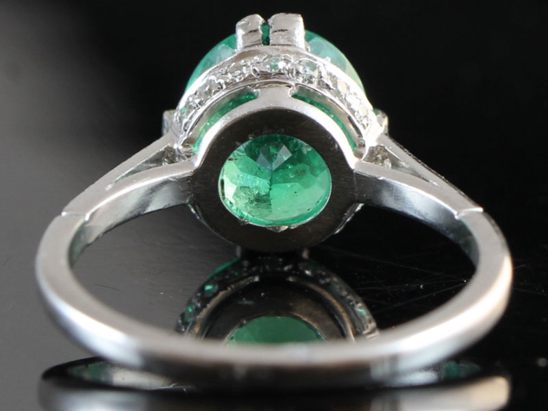  MAGNIFICENT COLUMBIAN EMERALD AND DIAMOND ART DECO PLATINUM RING