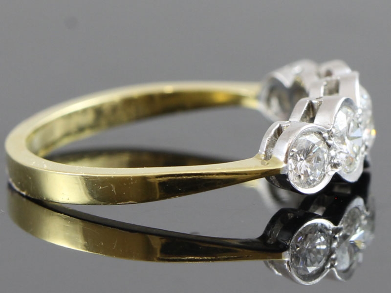 STUNNING FIVE STONE DIAMOND 18 CARAT GOLD RING