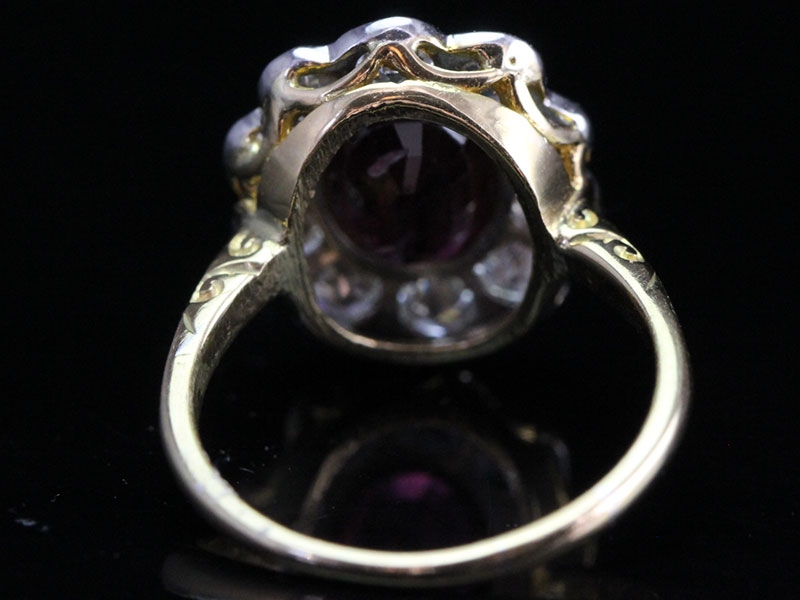  STUNNING RUBY AND DIAMOND 18 CARAT GOLD CLUSTER RING