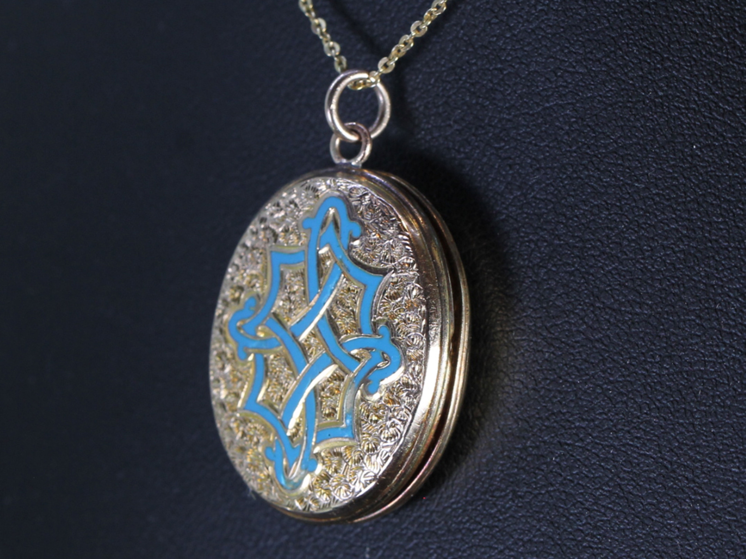  Antique Victorian Enamel 9ct Gold Back And Front Engraved Locket 