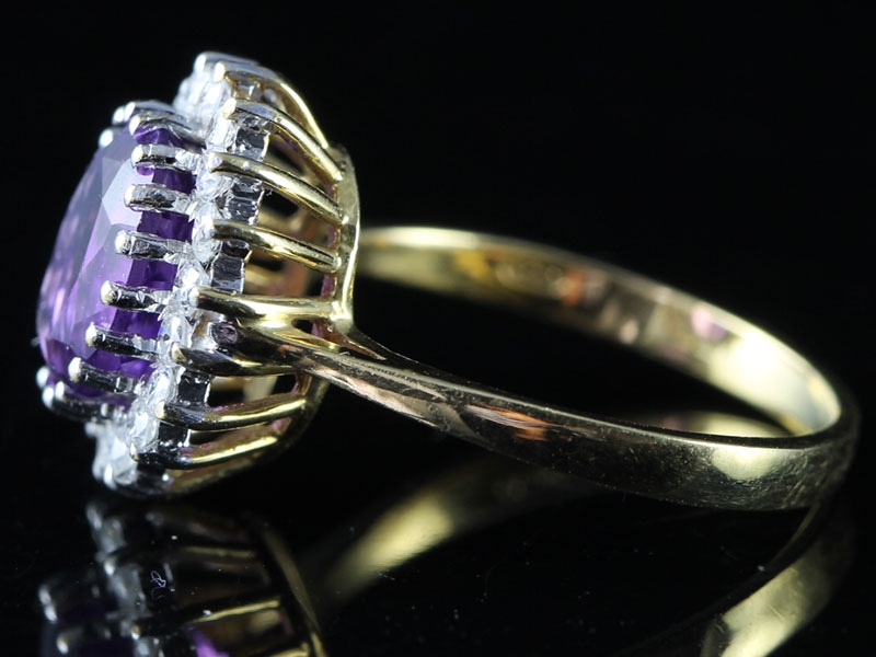 BEAUTIFUL AMETHYST AND DIAMOND CLUSTER 18 CARAT GOLD RING