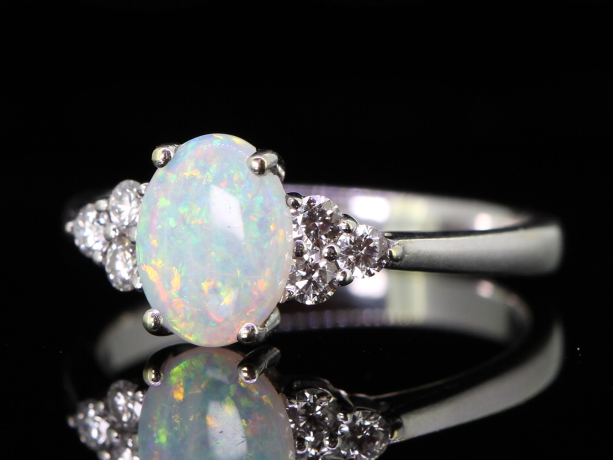 PRETTY OPAL AND DIAMOND 14 CARAT GOLD RING