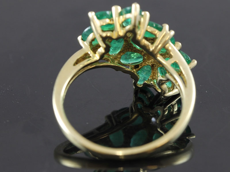 GLORIOUS EMERALD AND DIAMOND 9 CARAT GOLD RING		