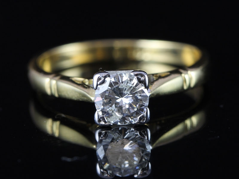 BEAUTIFUL CLASSIC ROUND BRILLIANT CUT SOLITAIRE DIAMOND 18 CARAT GOLD RING