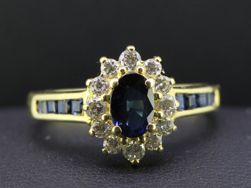 SOPHISTICATED SAPPHIRE AND DIAMOND 18 CARAT GOLD RING