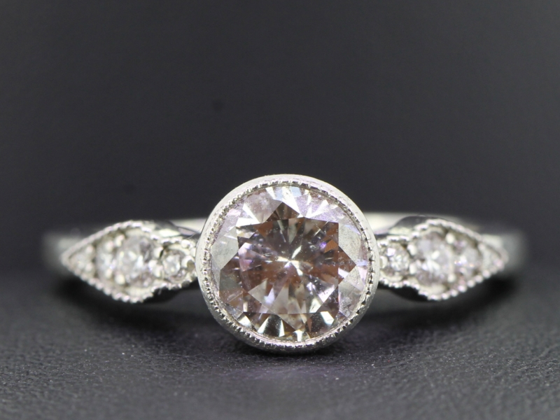 CAPTIVATING DIAMOND SOLITAIRE PLATINUM RING