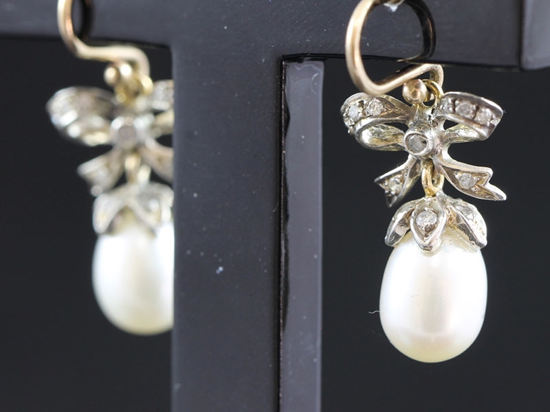  SOPHISTICATED PEARL AND DIAMOND GOLD/SILVER DROP EARRINGS