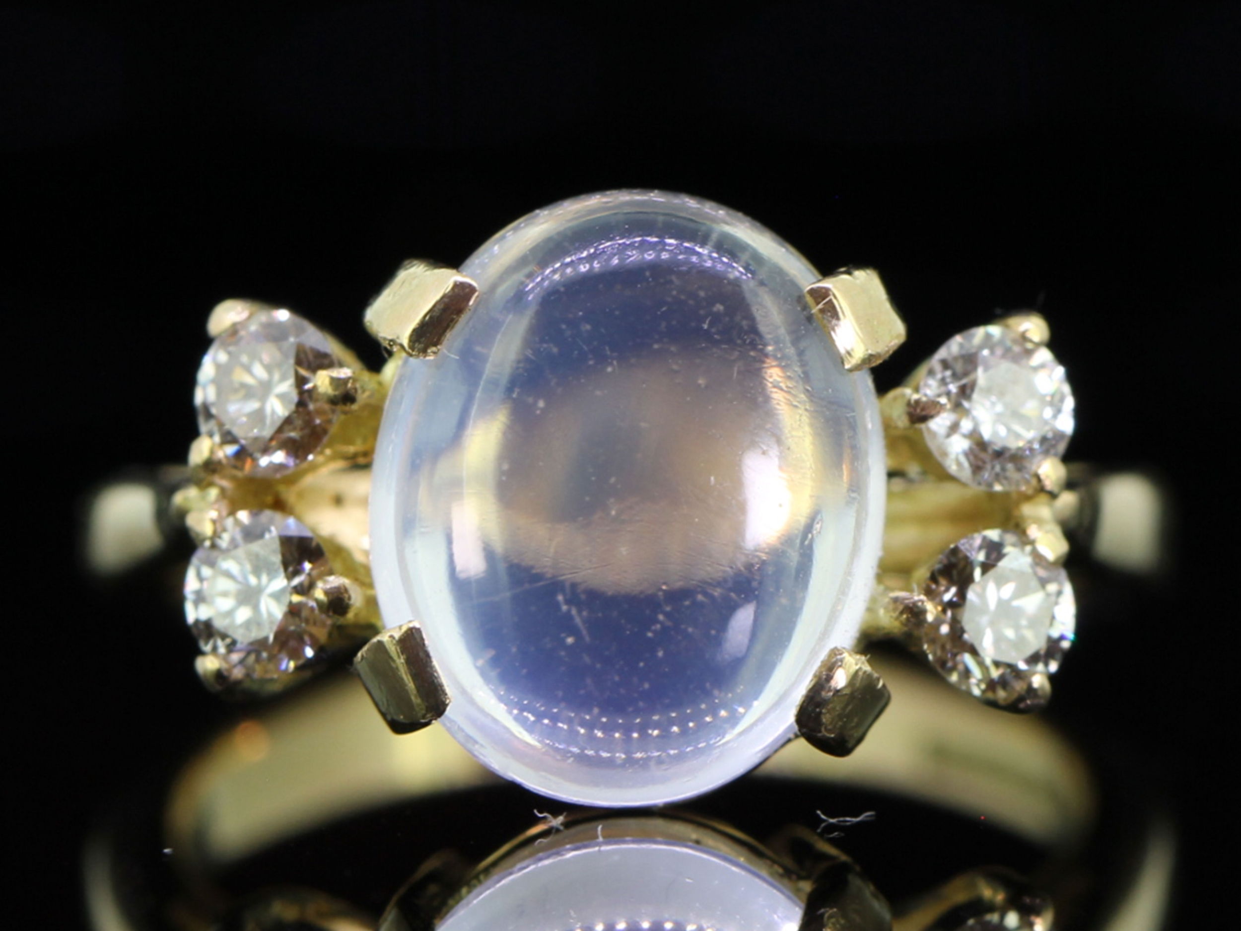 STUNNING MOONSTONE AND DIAMOND 18 CARAT GOLD RING