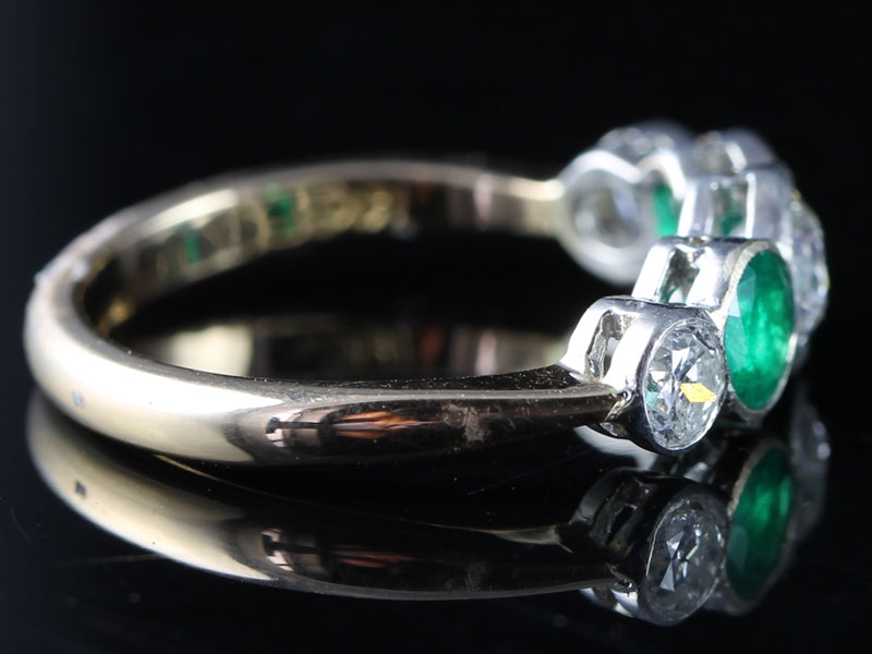 FABULOUS COLUMBIAN EMERALD AND DIAMOND 18 CARAT GOLD RING