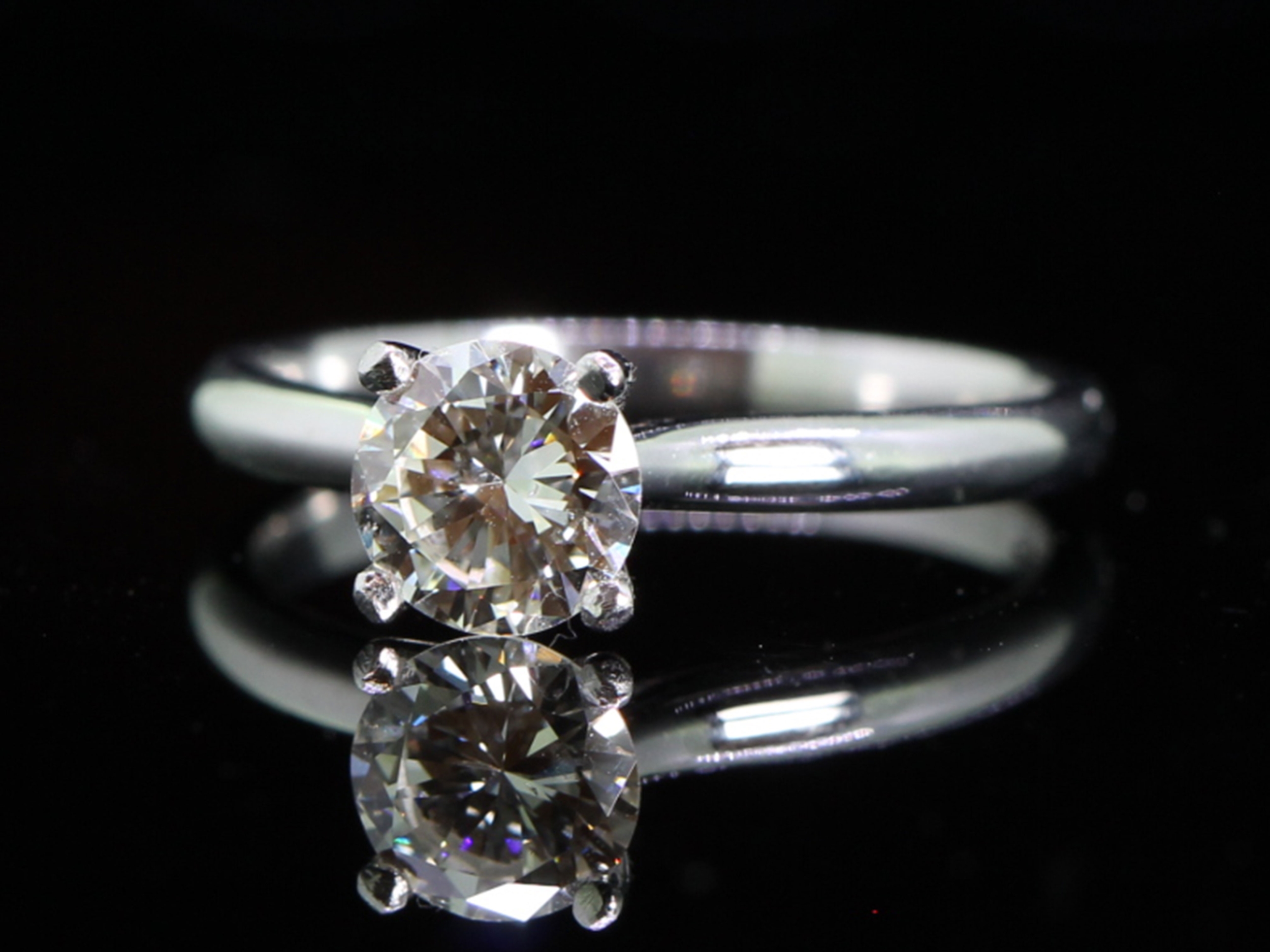 Beautiful Diamond Solitiare Platinum Ring