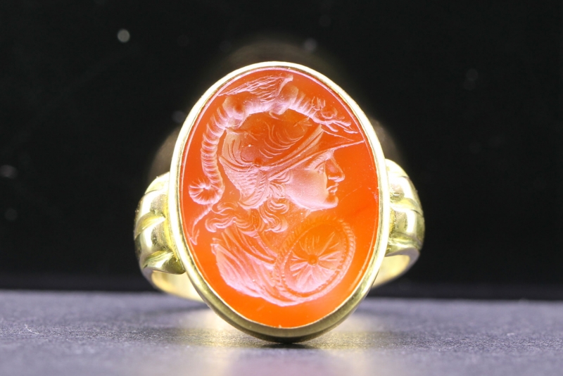 FABULOUS CARVED CARNELIAN INTAGLIO 18 CARAT GOLD RING