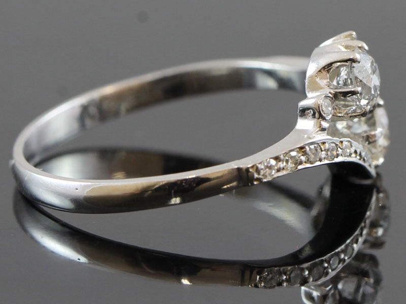 STUNNING EDWARDIAN TWO STONE DIAMOND TWIST 18 CARAT GOLD RING