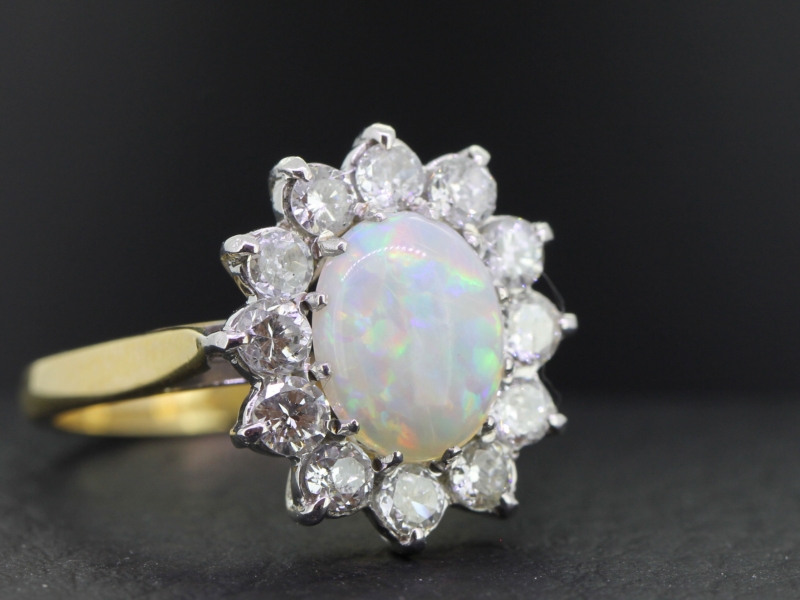 STUNNING OPAL AND DIAMOND 18 CARAT GOLD CLUSTER RING