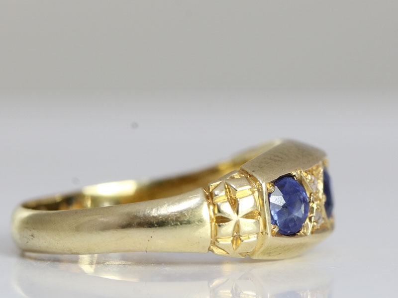 WONDERFUL EDWARDIAN SAPPHIRE AND DIAMOND 18 CARAT GOLD GYPSY RING