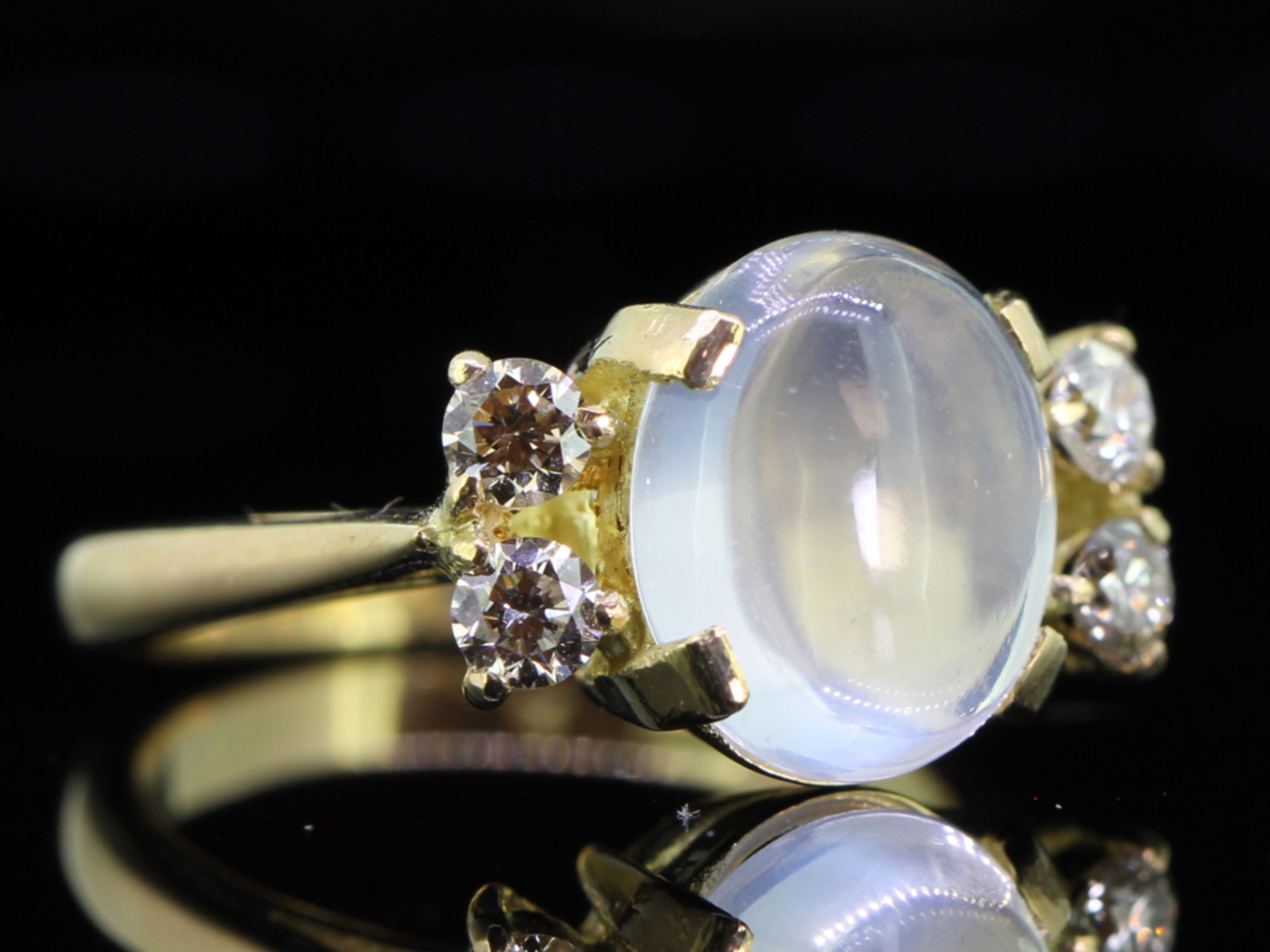 STUNNING MOONSTONE AND DIAMOND 18 CARAT GOLD RING