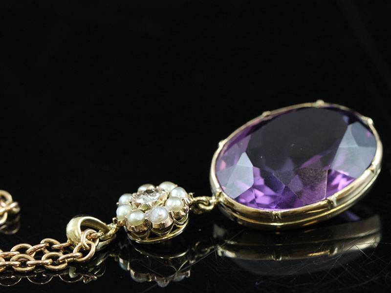 STUNNING AMETHYST, SEED PEARL AND DIAMOND 9 CARAT GOLD PENDANT AND CHAIN