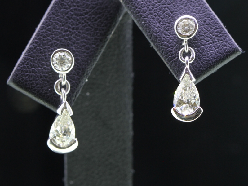 MAJESTIC PEAR SHAPED DIAMOND 18 CARAT GOLD EARRINGS