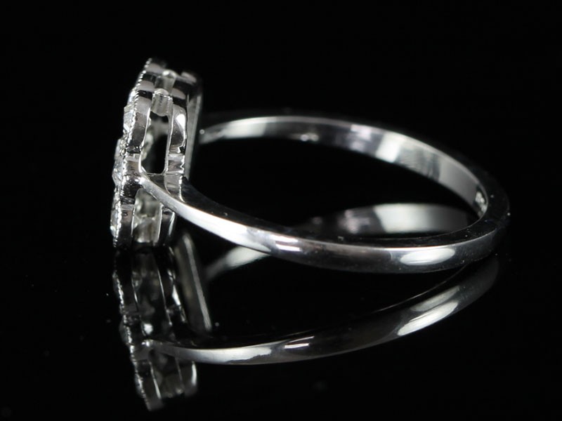 STUNNING SQUARE ART-DECO DIAMOND CLUSTER RING IN PLATINUM