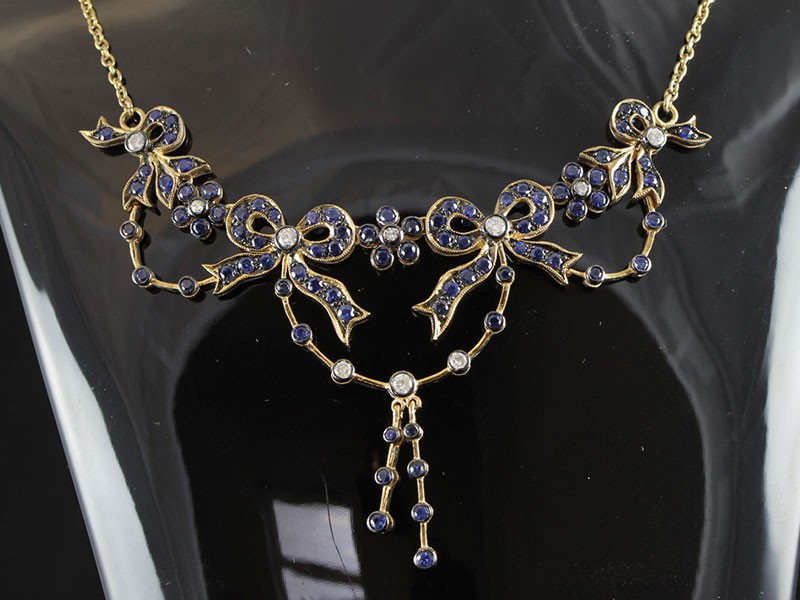 FABULOUS EWARDIAN STYLE SAPPHIRE AND DIAMOND 9 CARAT GOLD LAVALIERE NECKLACE