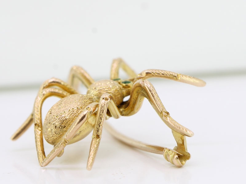 CHARMING 9 CARAT GOLD SPIDER BROOCH