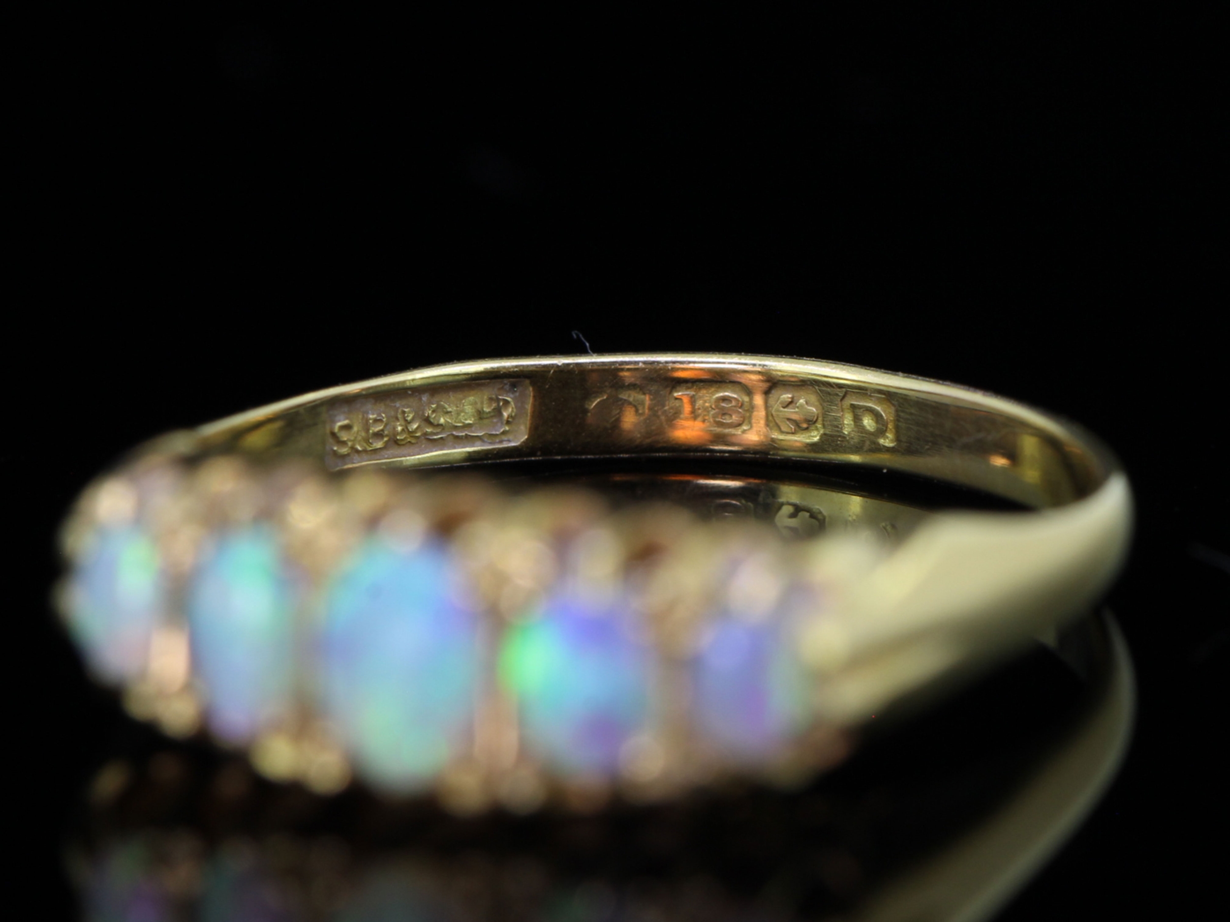 BEAUTIFUL VICTORIAN STYLE FIVE STONE OPAL 18 CARAT GOLD RING