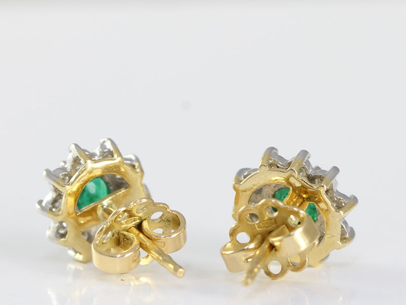  FABULOUS EMERALD AND DIAMOND 18 CARAT GOLD STUD  EARRINGS