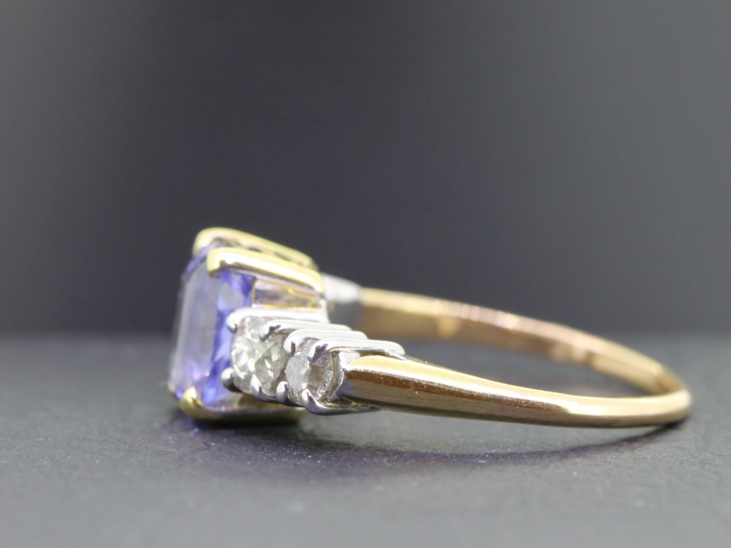 ENCHANTING SAPPHIRE AND DIAMOND 18 CARAT GOLD RING