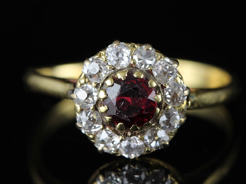 GORGEOUS RUBY AND DIAMOND CLUSTER 18 CARAT GOLD RING