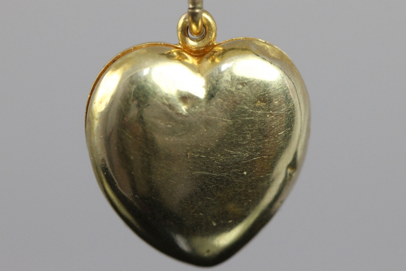  BEAUTIFUL EDWARDIAN ANTIQUE HEART WITH A DIAMOND 18 CARAT GOLD LOCKET