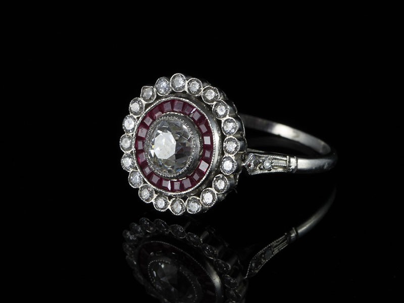 A TRULY BEAUTIFUL ART DECO ERA RUBY AND DIAMOND 18CT RING