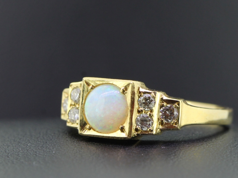 FABULOUS OPAL AND DIAMOND 18 CARAT GOLD RING