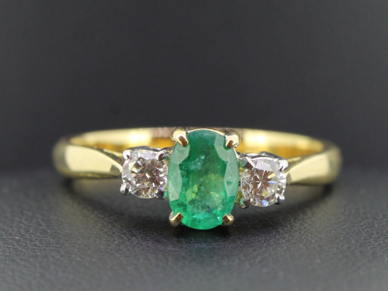 GORGEOUS EMERALD AND DIAMOND TRILOGY 18 CARAT GOLD RING