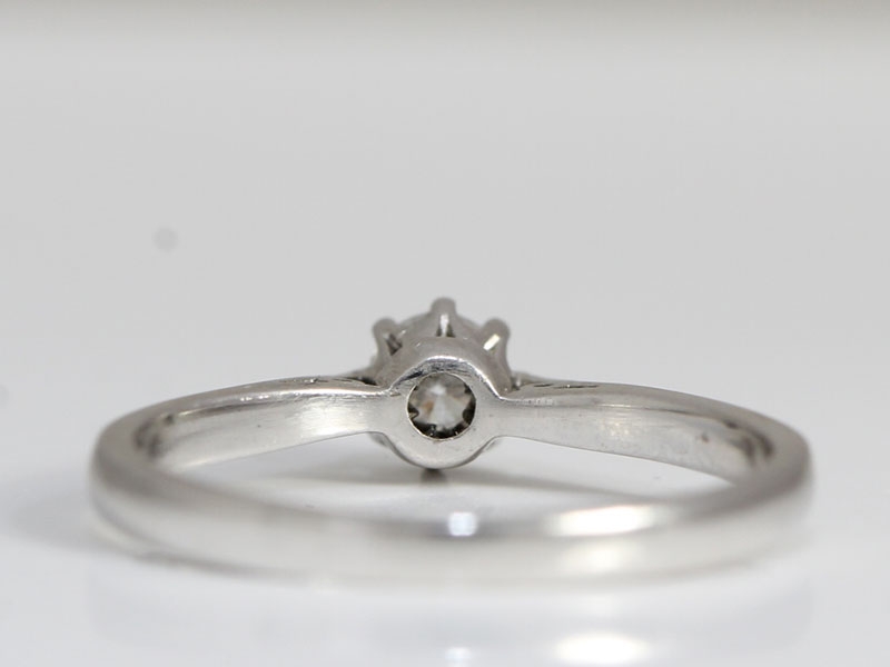 BEAUTIFUL BRILLIANT CUT SOLITAIRE DIAMOND PLATINUM RING